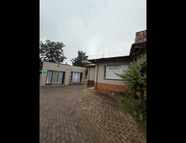 10 BEDROOM FREESTANDING FOR SALE IN HEIDELBERG EXT 5